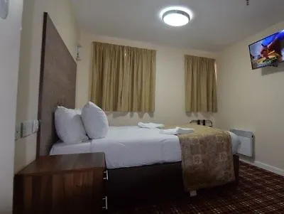 Lucky 8 Hotel Ίλφορντ