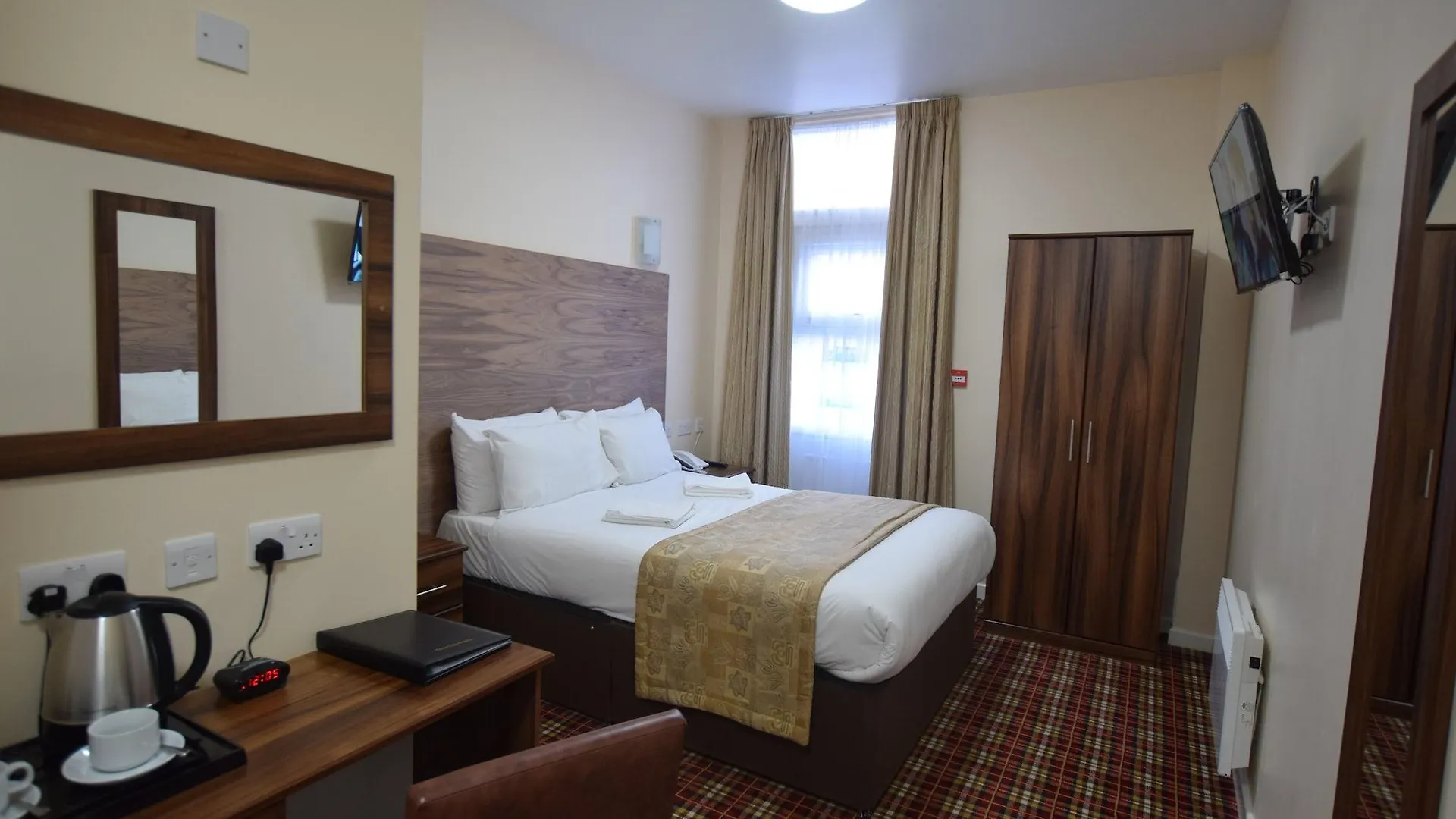 Lucky 8 Hotel Ilford