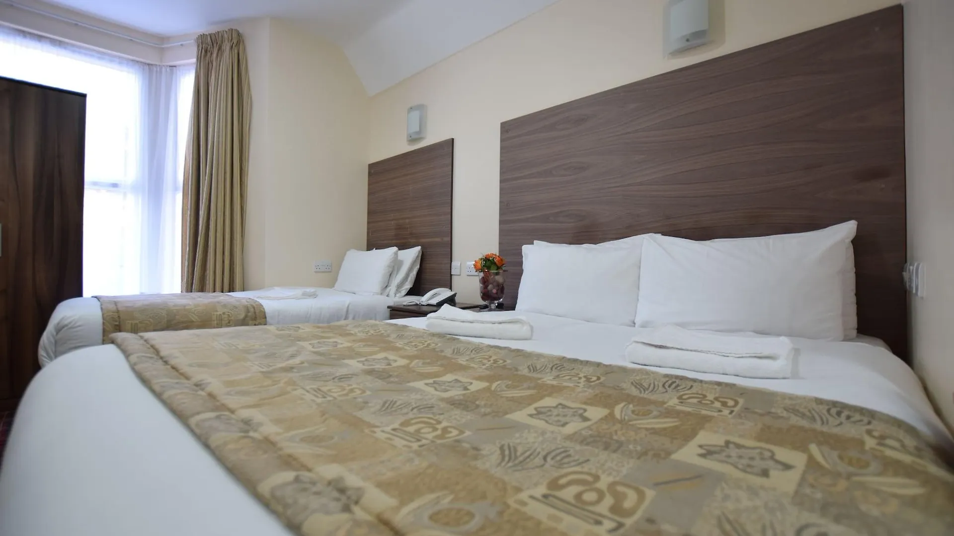 Lucky 8 Hotel Ilford