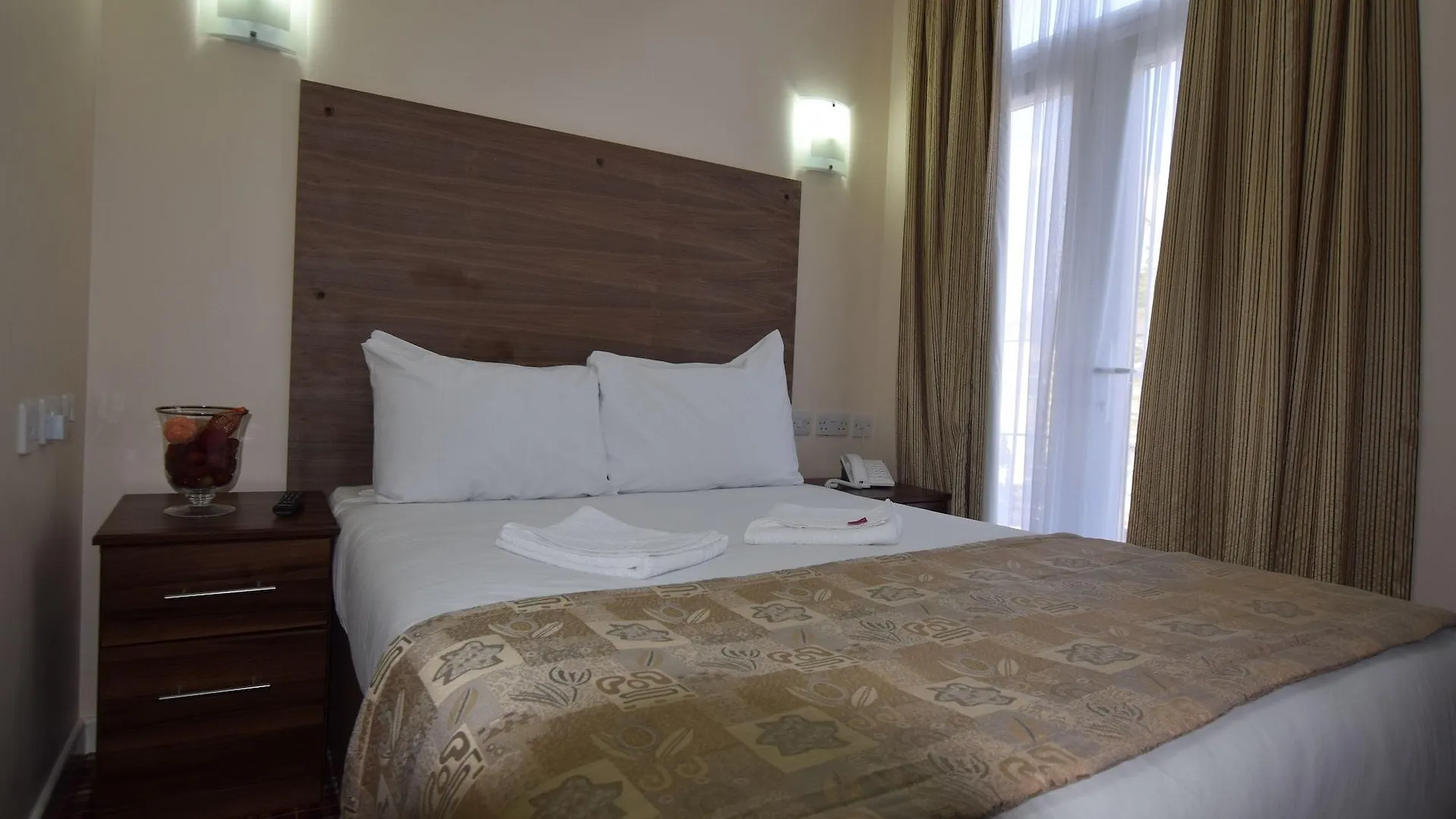 Lucky 8 Hotel Ilford