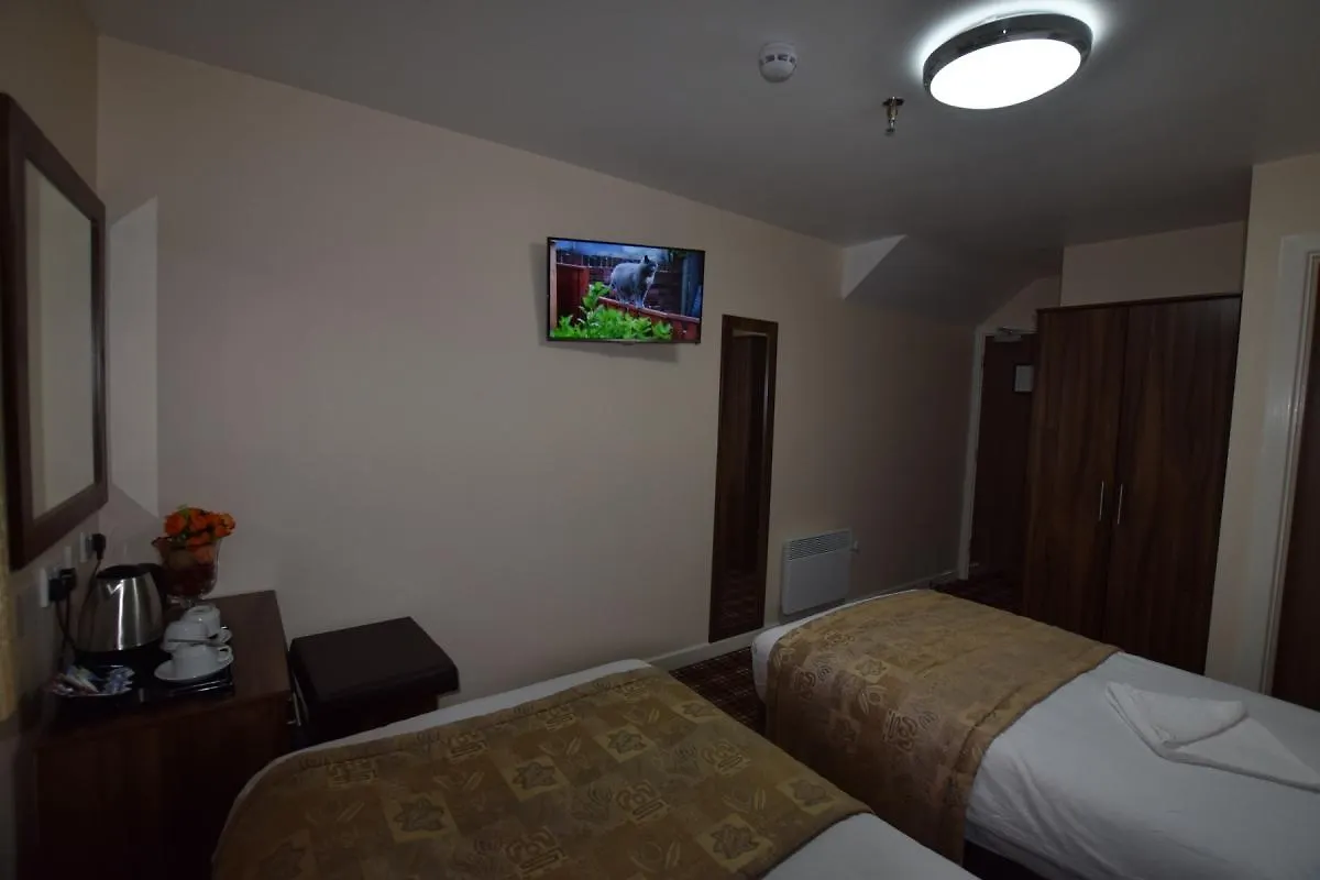 Lucky 8 Hotel Ilford