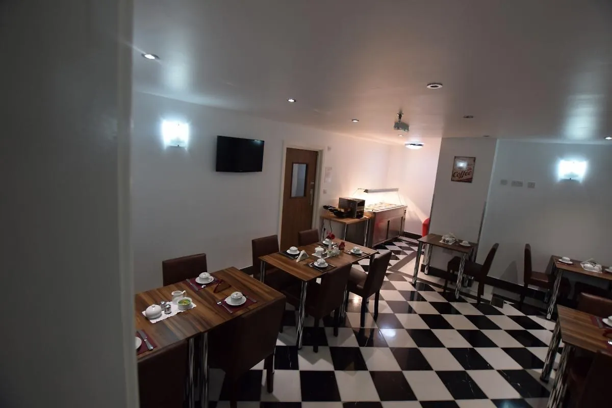 Lucky 8 Hotel Ilford